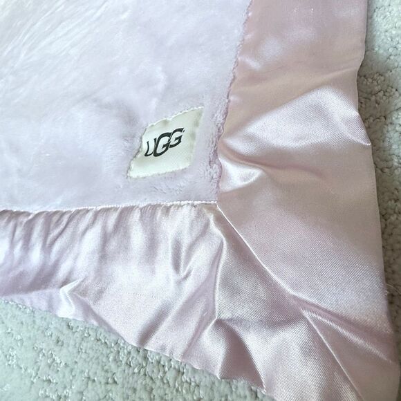 UGG Plush Satin-Lined Baby Blanket in Pink Super Soft 35” x 48” - Picture 4 of 11